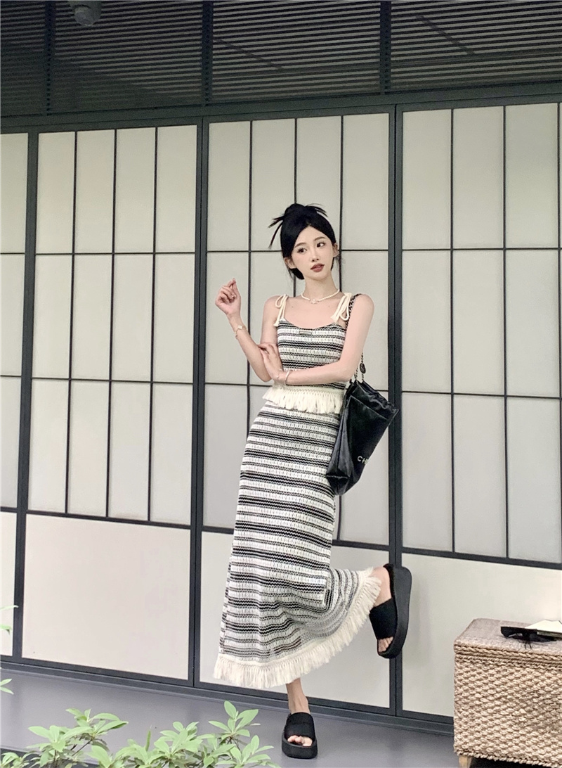 Stripe slim knitted skirt tassels spicegirl vest 2pcs set for women