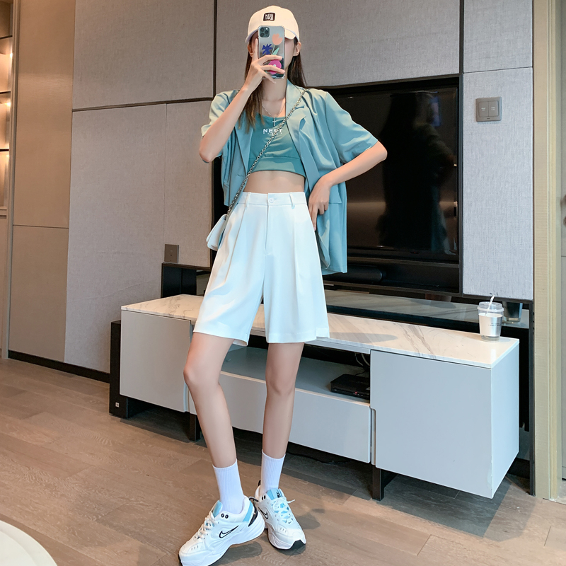 Thin high waist shorts white wears outside suit pants