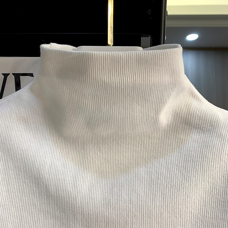 Screw thread half high collar T-shirt for women
