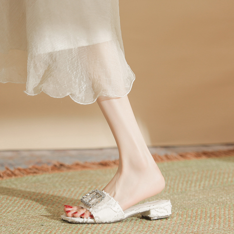 Diamond fashion and elegant summer flat slippers
