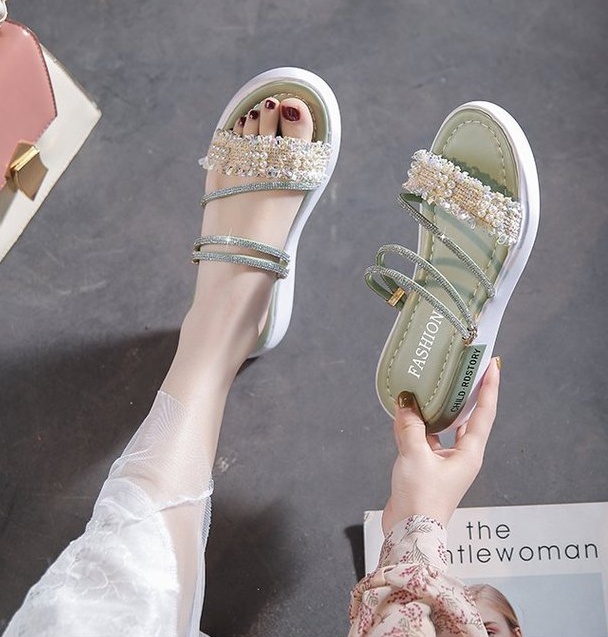 Fashion wears outside slippers for women