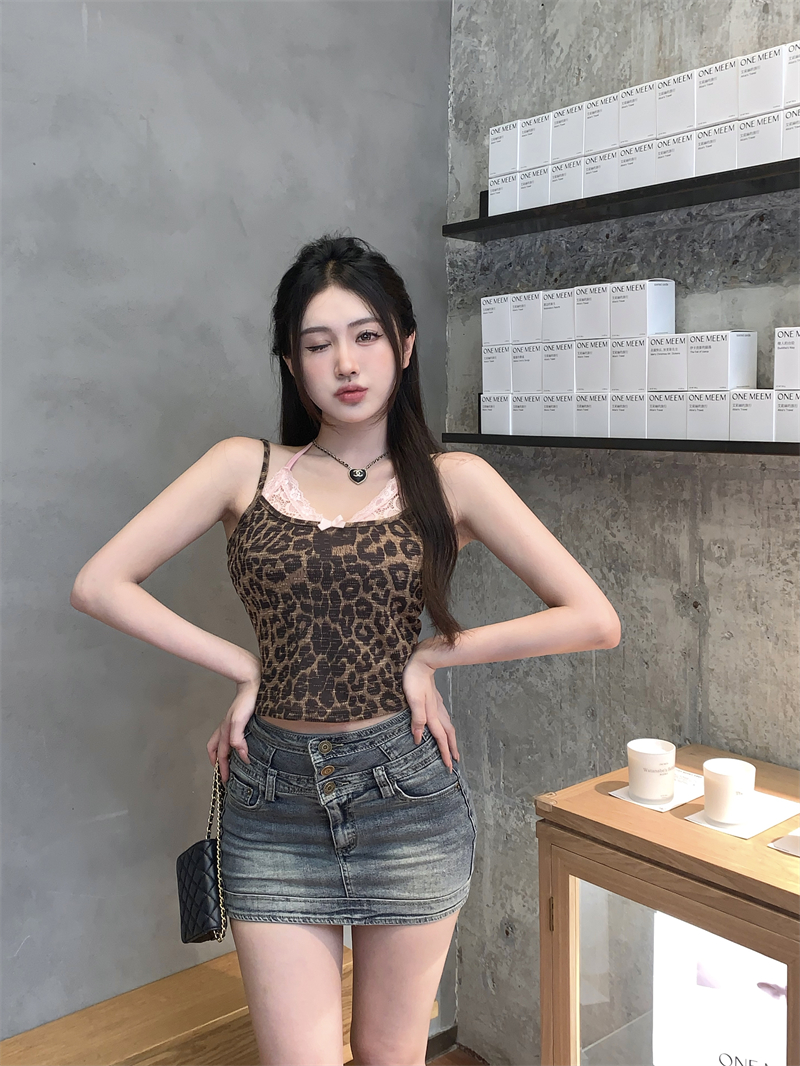 Splice leopard wears outside sling lace vest for women