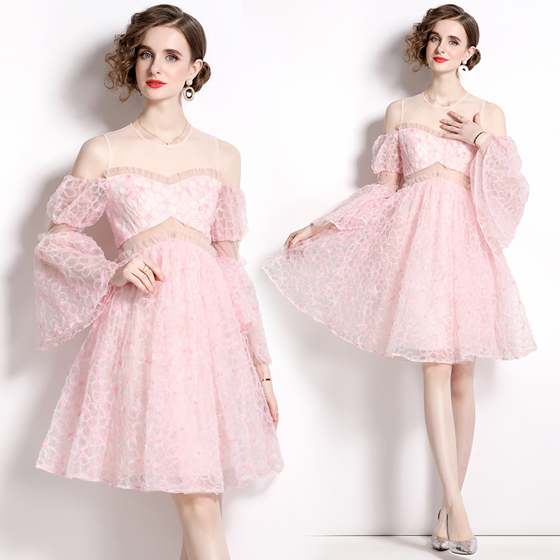 Trumpet sleeves strapless pink temperament dress