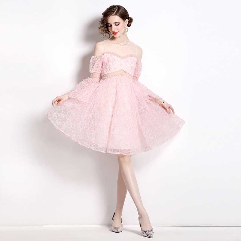 Trumpet sleeves strapless pink temperament dress