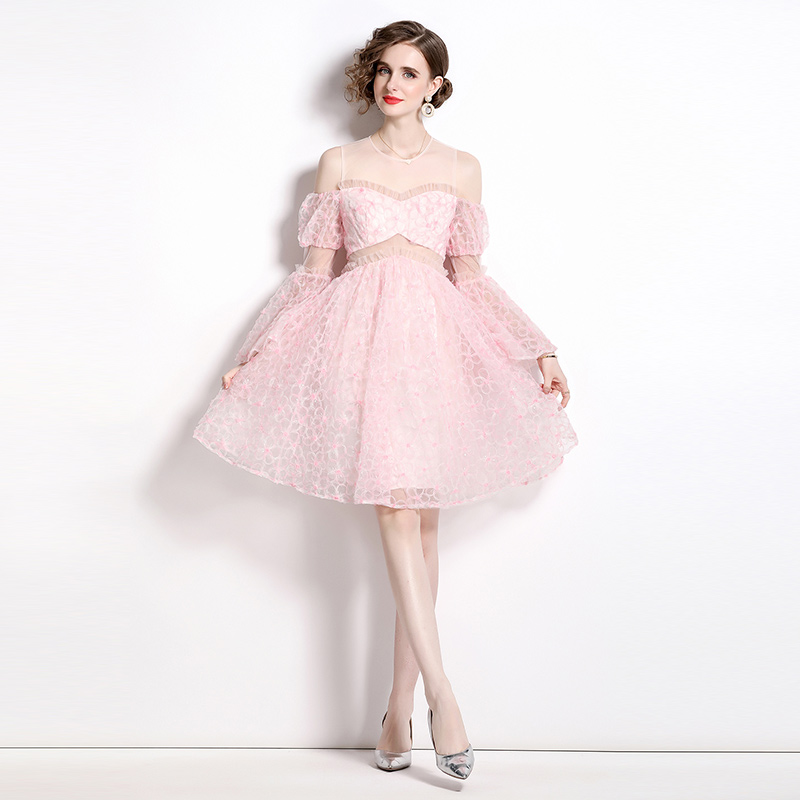 Trumpet sleeves strapless pink temperament dress