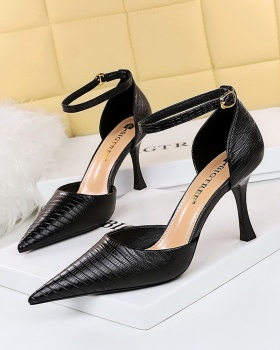 Low retro high-heeled pointed hollow sandals for women