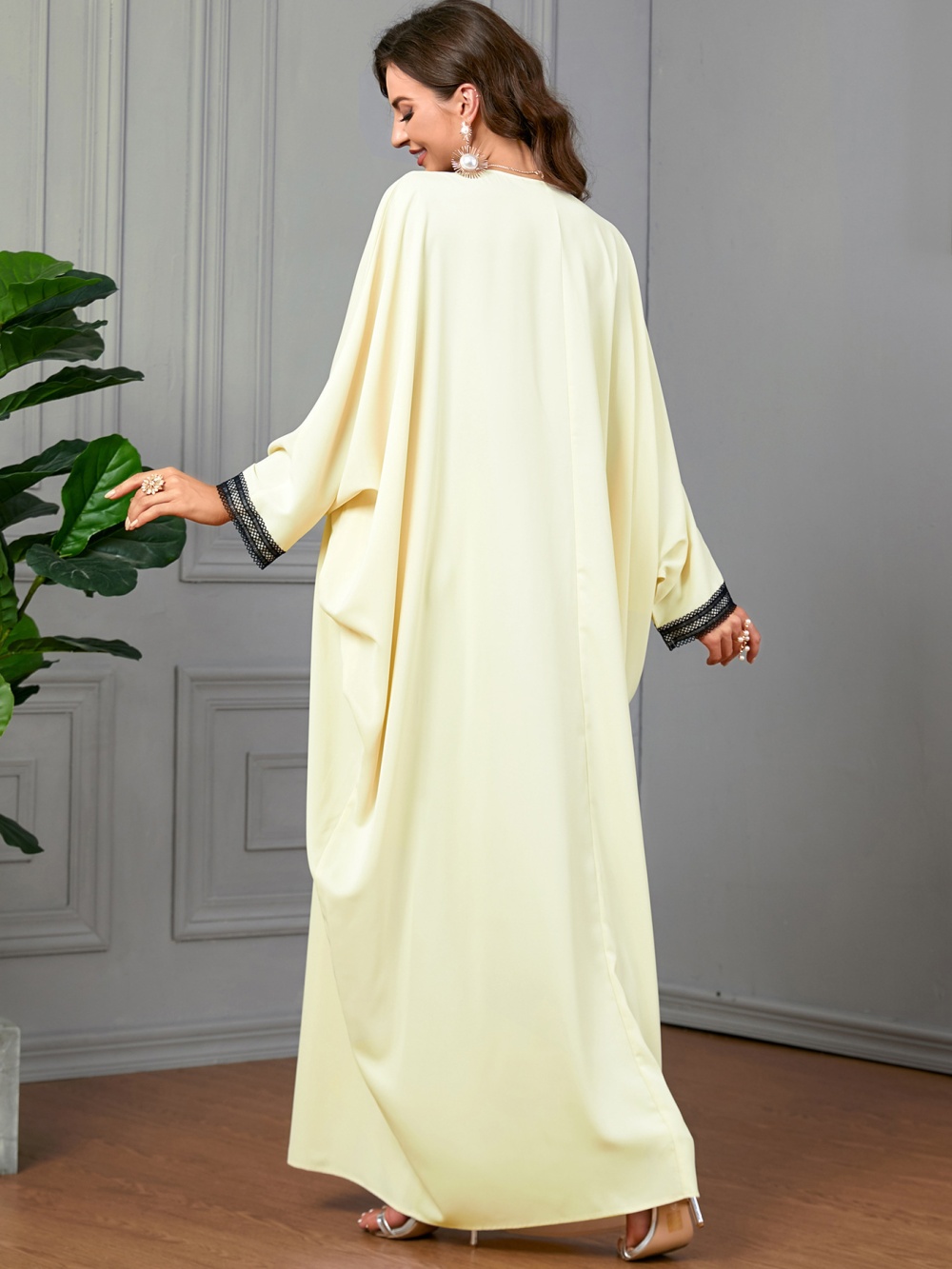 Large yard bat sleeve loose tassels white dress