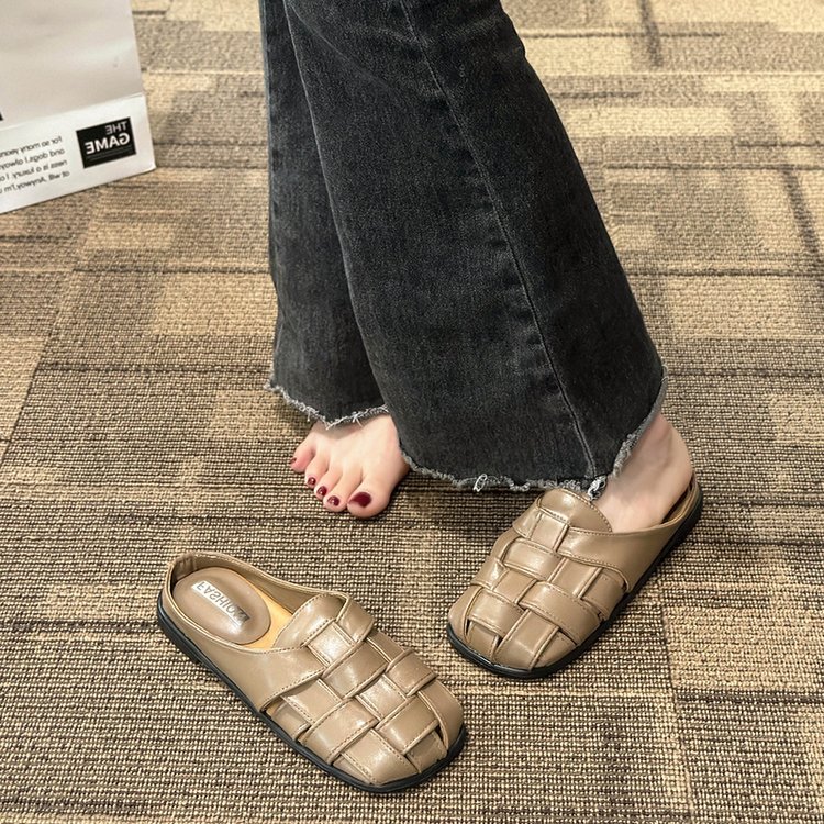 Flat square head summer slippers