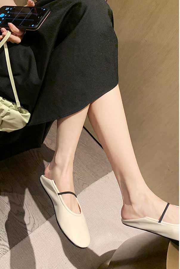 Flat low soft surface round shoes