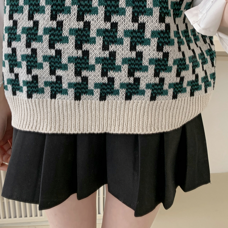 Knitted sweater wears outside vest for women