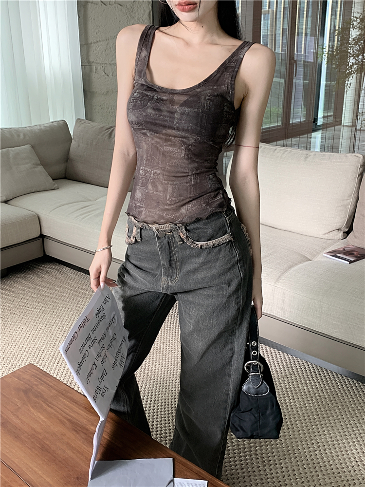 Spicegirl wears outside vest short tops for women