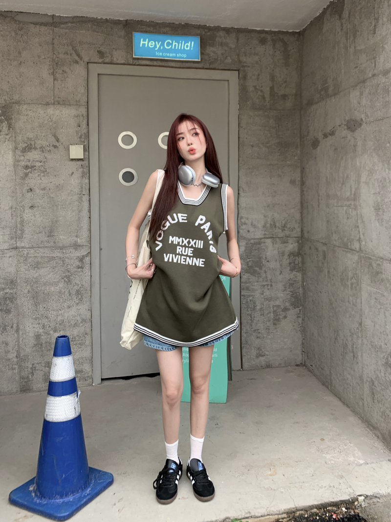 Sleeveless embroidery retro letters knitted sports dress