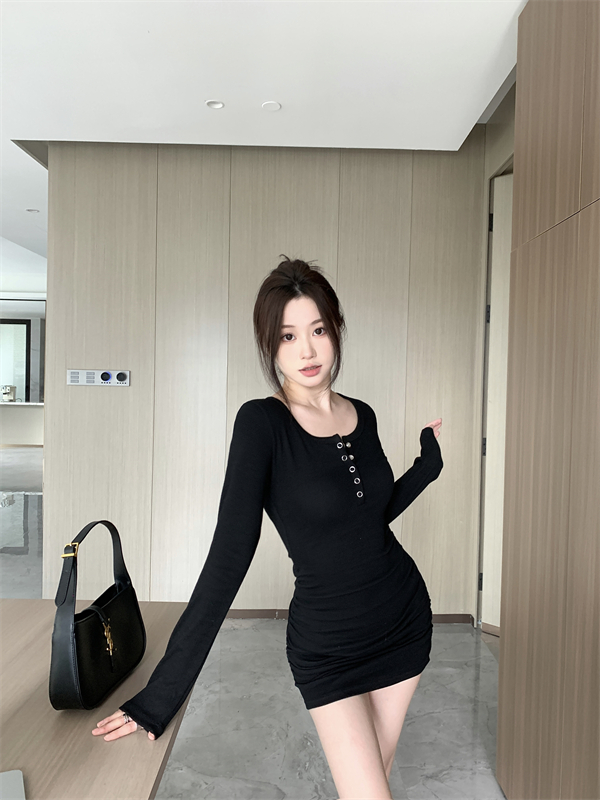 Long sleeve tight black clavicle V-neck shirring dress