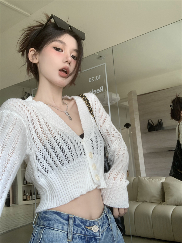 Hollow outside the ride shawl fashion and elegant white sweater