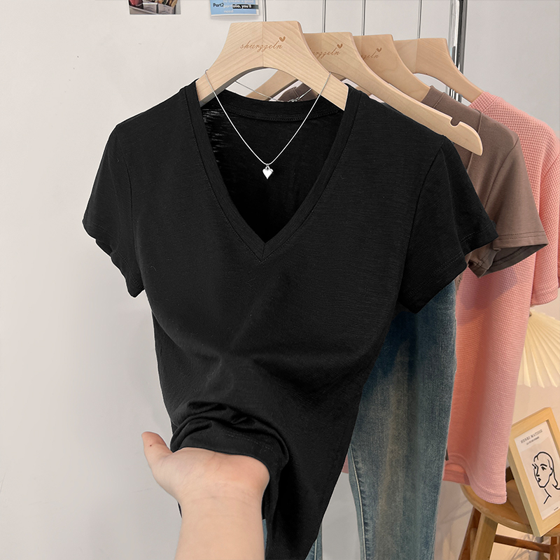 Thin T-shirt inside the ride clavicle for women
