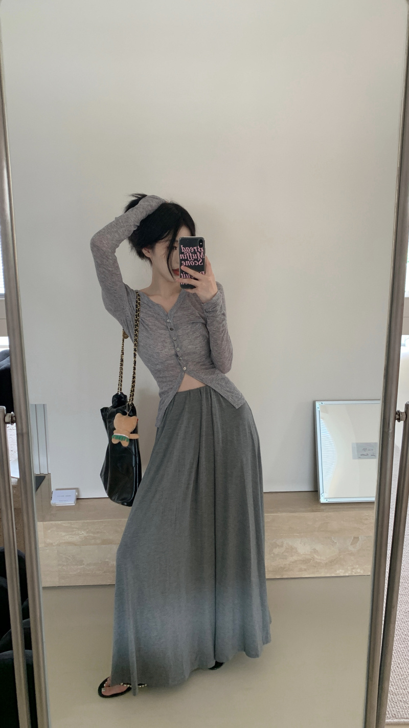 Sunscreen V-neck cardigan gray knitted skirt a set