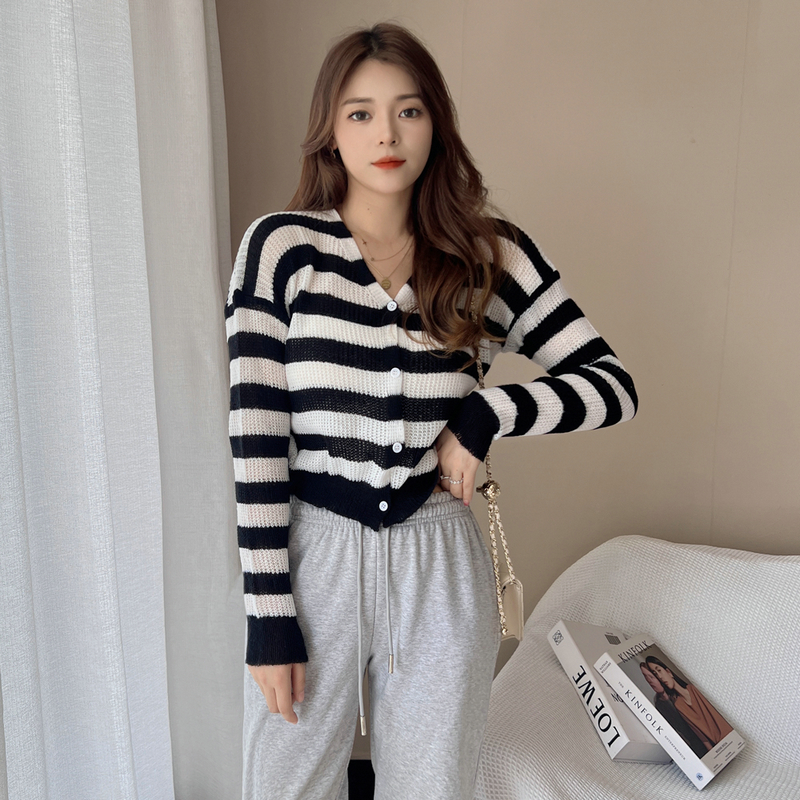 Long sleeve lazy loose single-breasted sweater for women
