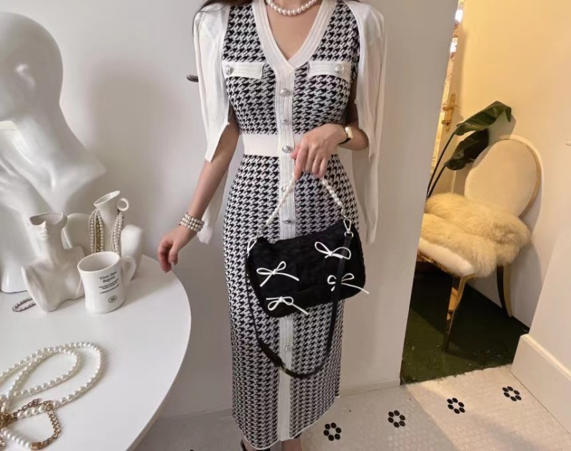 Korean style single-breasted knitted houndstooth V-neck dress