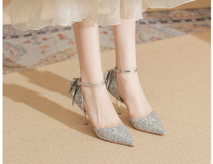 Wear silver wedding shoes pointed fine-root shoes
