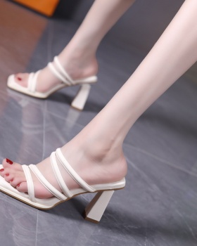 High-heeled wears outside summer slippers for women
