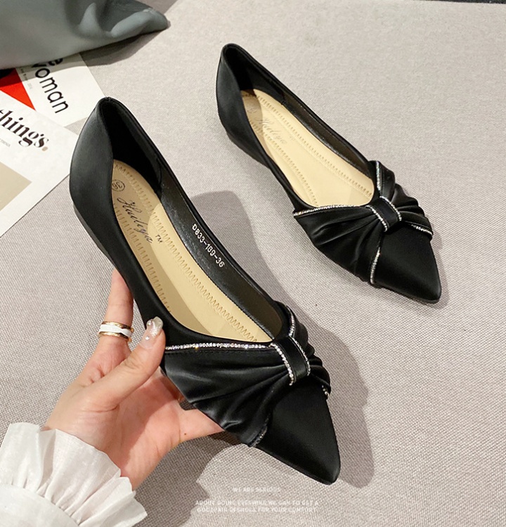 Flat pointed buff low shoes for women