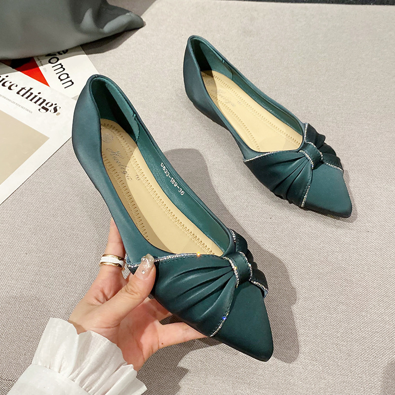 Flat pointed buff low shoes for women