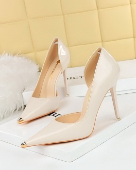 Hollow fine-root pointed high-heeled shoes