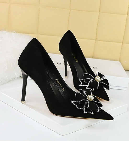 European style pearl low high-heeled shoes for women