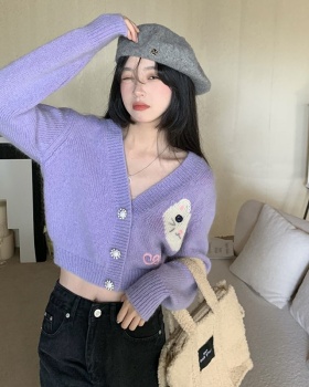 V-neck fashion and elegant sweater kitty tops for women