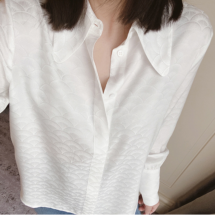 Jacquard pointed collar long sleeve scales shirt