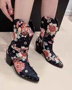 Large yard national style embroidery boots for women