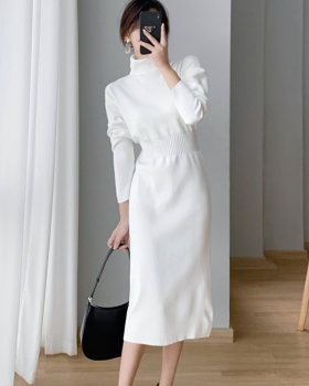 Exceed knee thick overcoat inside the ride knitted dress