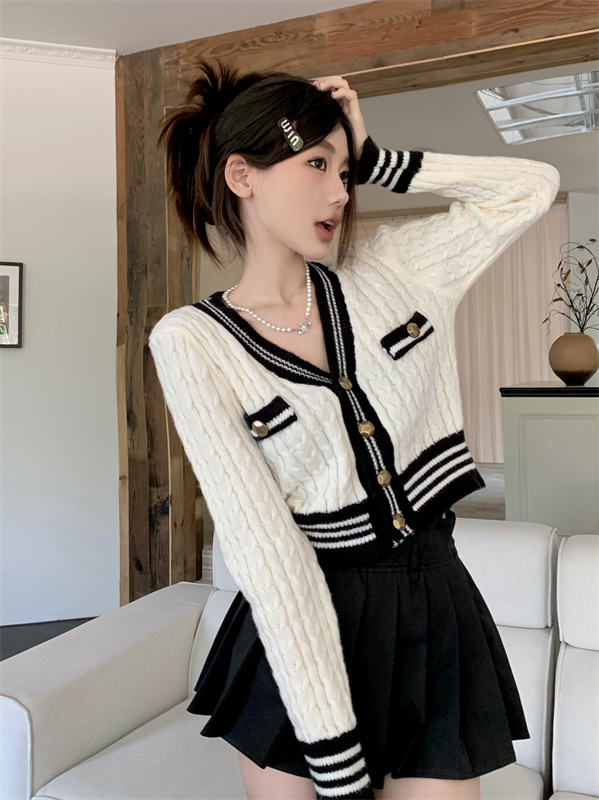 Slim V-neck short cardigan knitted fashion and elegant coat