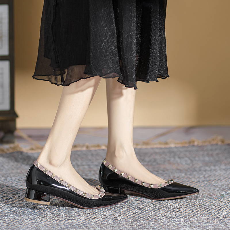 Autumn soft soles pointed rivet shoes for women