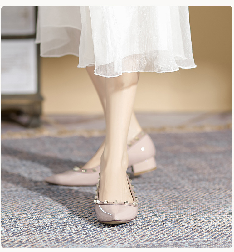 Autumn soft soles pointed rivet shoes for women