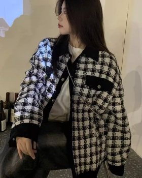 Autumn black-white fashion and elegant coat for women