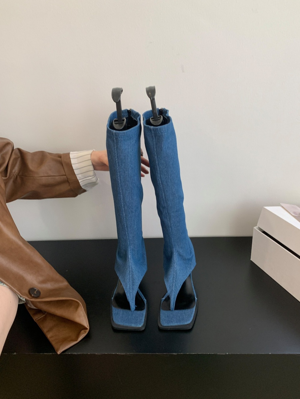Autumn and winter fashion  side zipper boots