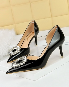 Hollow low patent leather banquet shoes for women