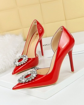 Low high-heeled European style hollow banquet shoes for women