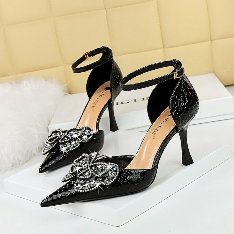 Hollow European style low rhinestone pointed bow sandals