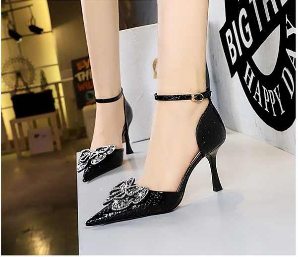 Hollow European style low rhinestone pointed bow sandals