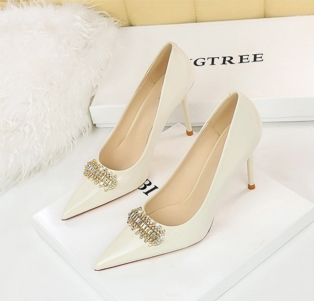 European style shoes  high-heeled shoes for women