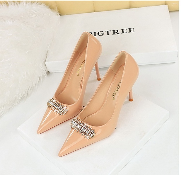 European style shoes  high-heeled shoes for women