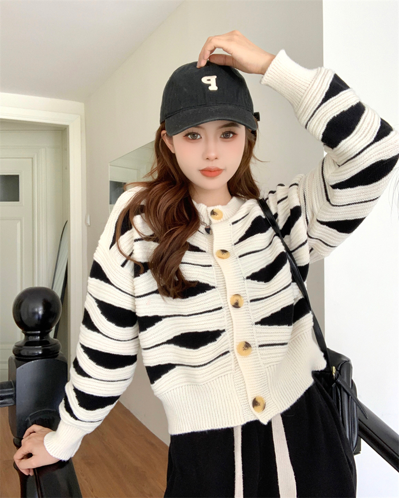 Short mixed colors cardigan stripe waves sweater for women