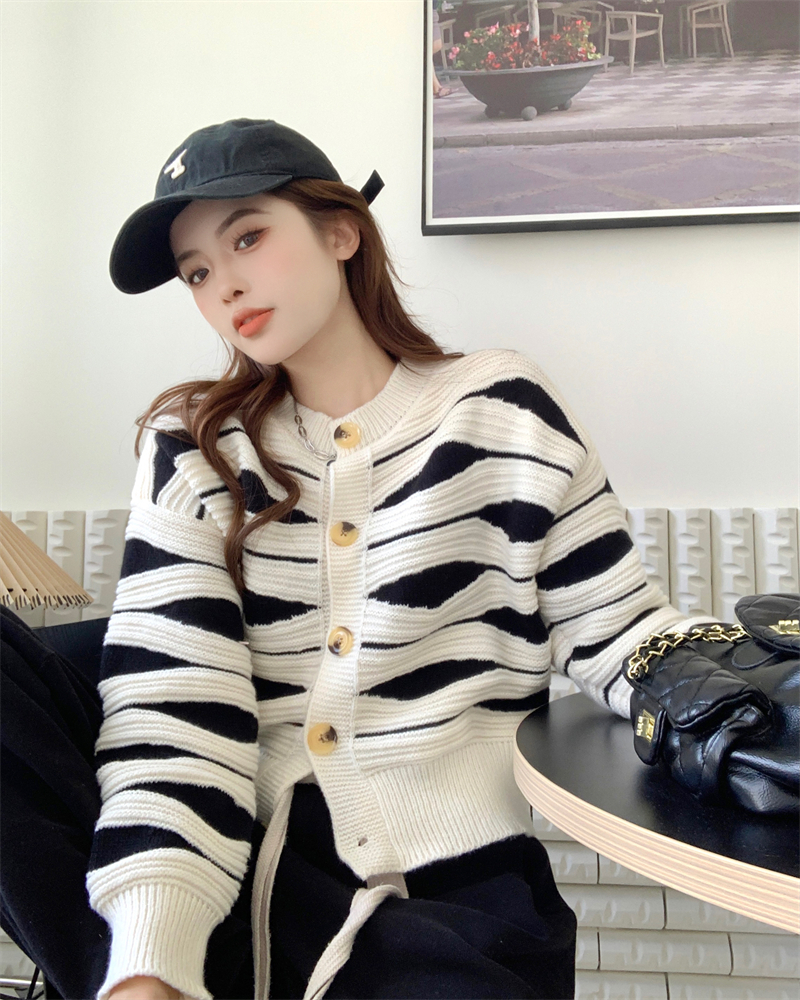 Short mixed colors cardigan stripe waves sweater for women