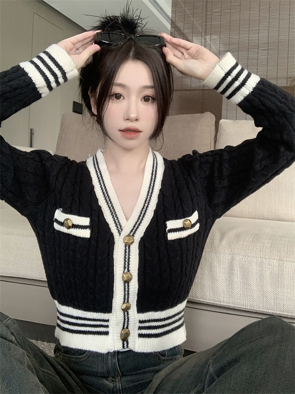Short V-neck cardigan slim knitted sweater