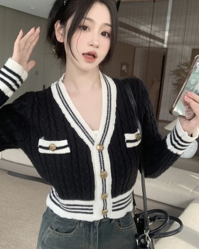 Short V-neck cardigan slim knitted sweater