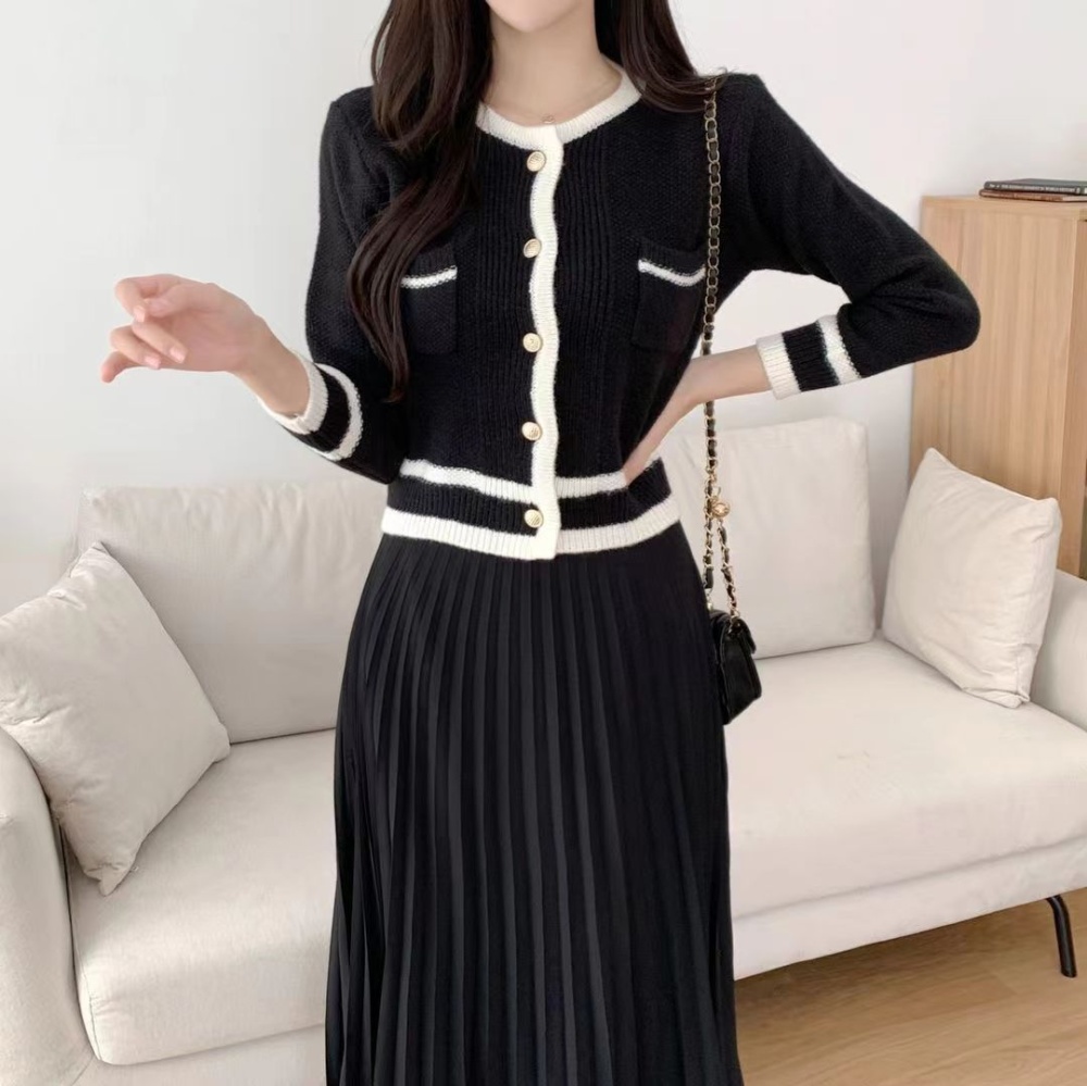 Pleated high waist skirt fashion and elegant knitted coat