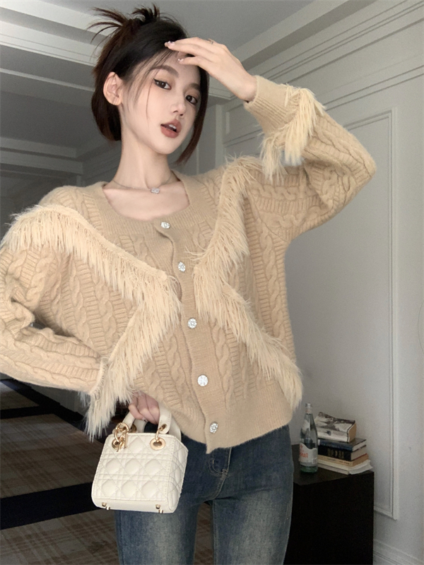 Autumn and winter fashion and elegant sweater elmo coat