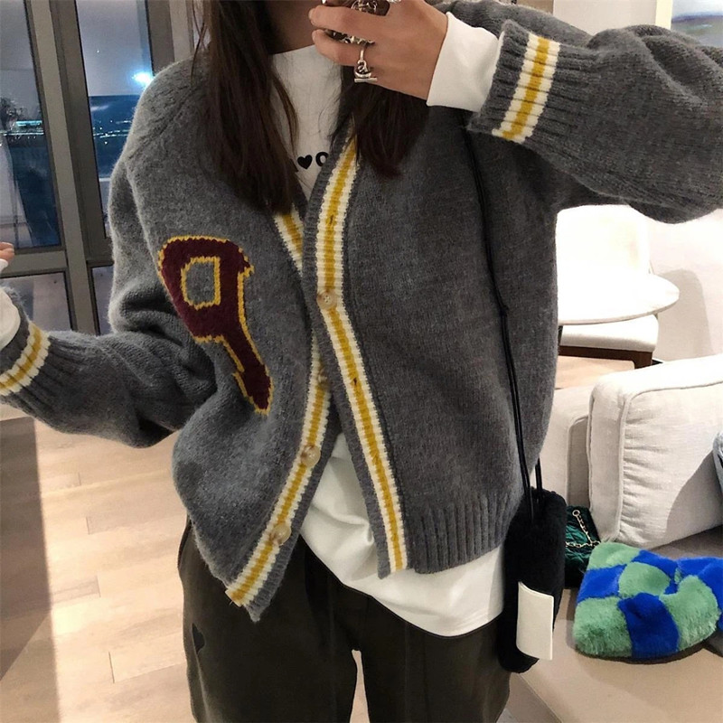 Knitted wears outside sweater youth cardigan for women
